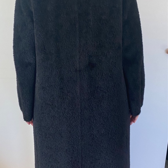 MAX MARA Luxurious Alpaca Faux Fur Coat - Picture 7 of 9